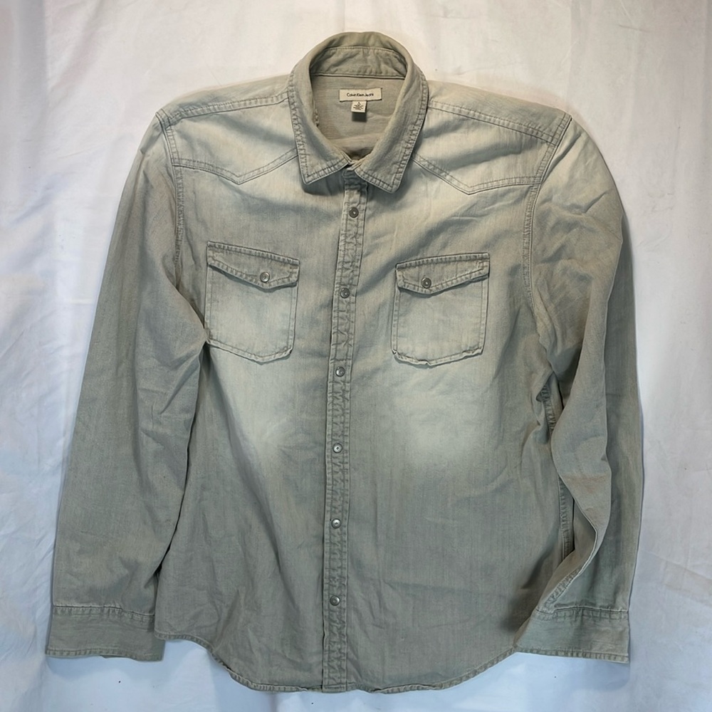 Calvin Clein Jeans large snap button shirt